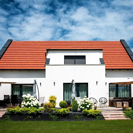 Lägenhet Pusszantalak Paloznak